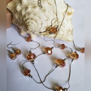 ❗5/$10❗  Amber faceted stone silver long necklace and earrings, NWT